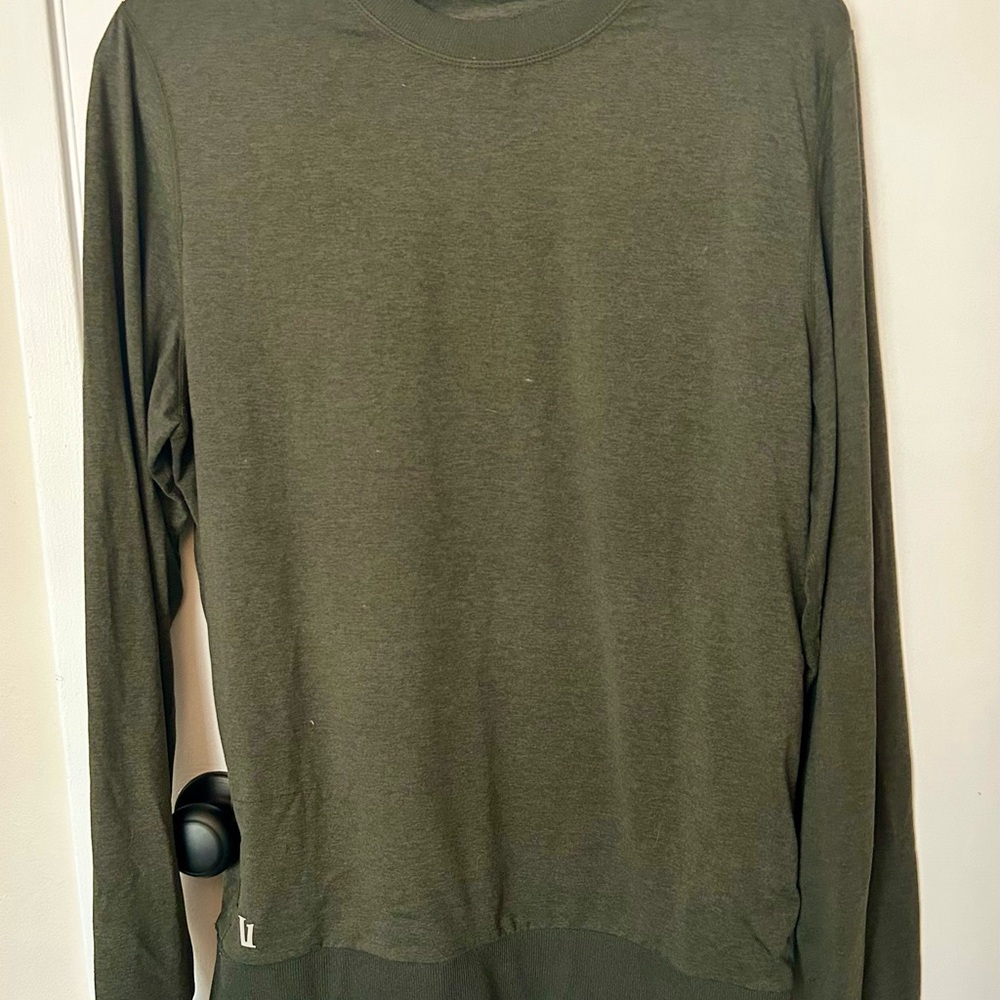 BUNDLE - Vuori Men's Long and Short Sleeve Shirt in Green
